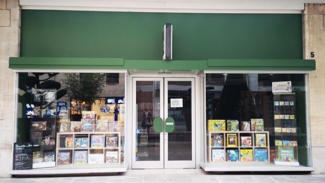 ion-boutique-2610-des-cartes-et-des-jeux.jpg